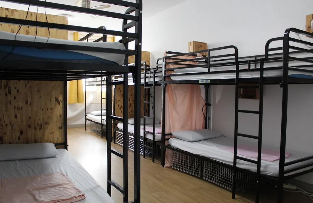 Le Flaneur Guesthouse-1