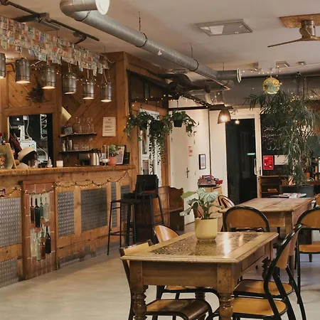 Le Flaneur Guesthouse-3